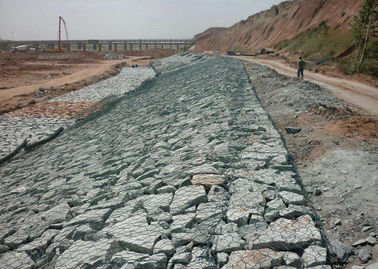 Twisted Wire  Gabion Kasur Kontrol Erosi Bentuk Lubang Heksagonal / Persegi