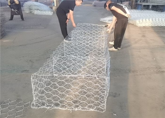 6 * 8, 8 * 10,10 * 12 Kandang Gabion Kawat Logam Berisi Batu Untuk Perlindungan Erosi Tanah Atau Tepian Sungai