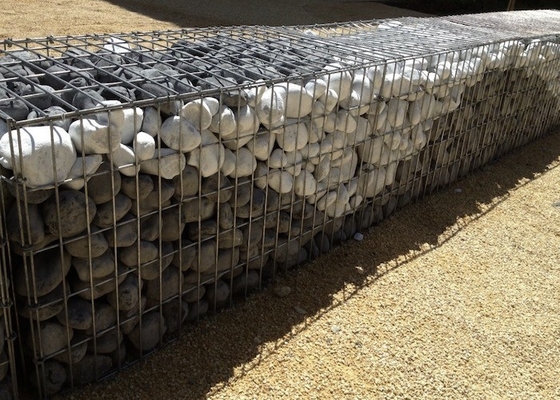 2.0mm Tahan Lama Welded Gabion Baskets Umur Panjang Di Area Dekorasi