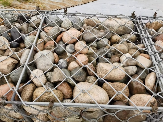 Pengendalian banjir 3.2mm Gabion Mesh Cage Untuk Stone Sack kotak gabion Sungai mengisi kantong gabion