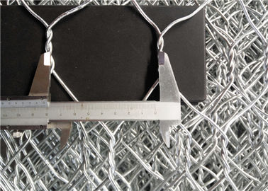 Diperkuat Gabion Wire Mesh / Galvanized Wall Basket Ukuran Lubang 60 * 80 Mm